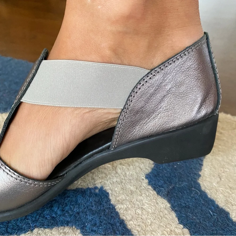 💎 TLC SILVER BLACK METTALIC CUT OUT SHOES! - Picture 7 of 15